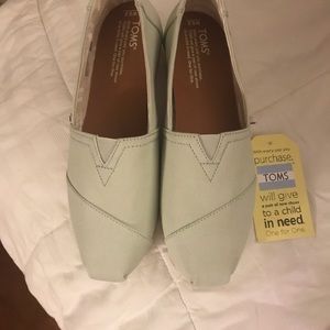 Toms classic shoes